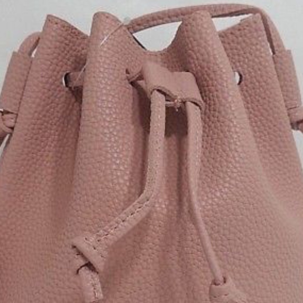 Macy’s Bucket Bag - Picture 6 of 9